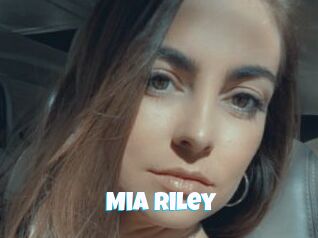 Mia_Riley