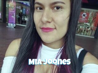 Mia_joones