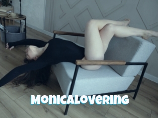 Monicalovering