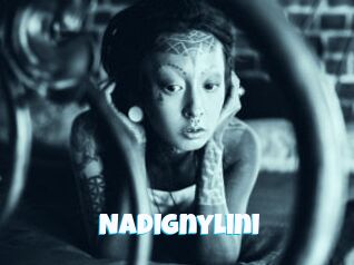 NadiGnylini Miss Gros Seins